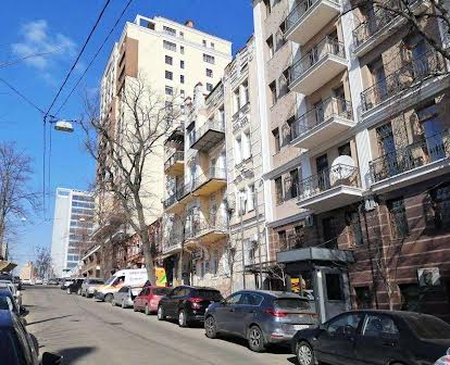 Продам власну 4 кімнатну квартиру 158 кв.м Гоголівська 10, центр Києва