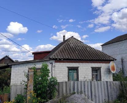 Будинок у селі Криничне,пічне опалення, біля річки