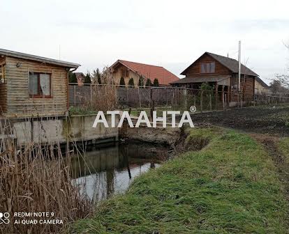 Сруб в центре города Беляевка с выходом в реку Турунчук (через канал)