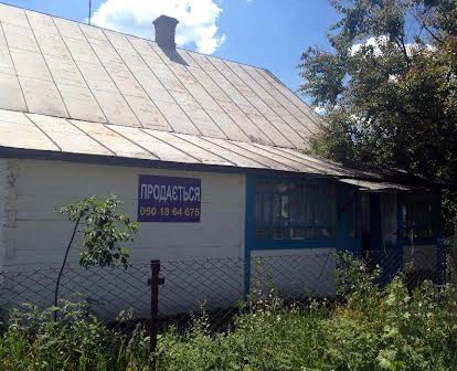 Продається будинок в центрі смт Колки