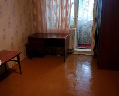 Продається 2 кімнатна квартира в с.м.т. Калинівка. Ценр. 41 тис..у.о.