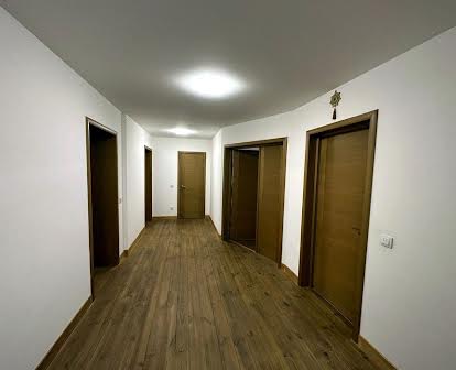 Продаж 3-кімнатної квартири з ремонтом в новобудові 882 $/м.кв