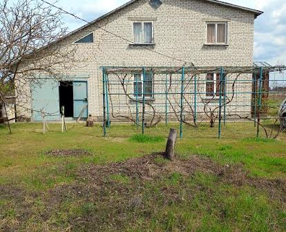 Продам дачний будинок село Лишня вулиця Київська 50Б.