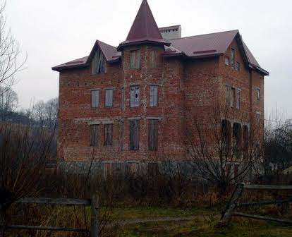 Продається будинок у курортному селищі Славське.