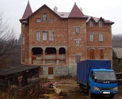 Продається будинок у курортному селищі Славське.