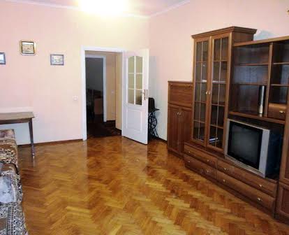 2-кімнатна квартира Степана Бандери, центр, недалеко Політехнічного