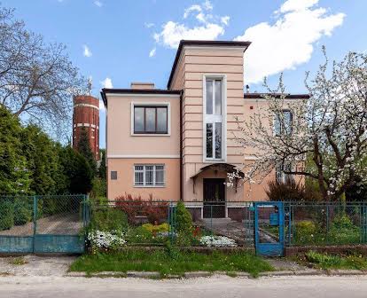 Продається окремий стоячий будинок у Львові на вулиці Херсонській