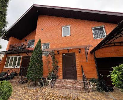 Продам будинок в передмісті Києва, повністю укомплектований!