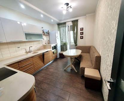 Оренда стильної просторої квартири в новому будинку Бориспільська 6