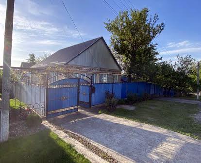 Продам будинок смт Томаківка