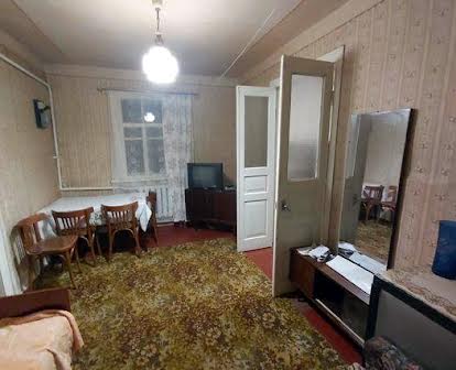 Продам ЦЕЛЫЙ  большой дом с удобствами м. Киевская - 15 мин.