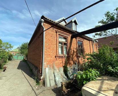 Продаж будинку та двох суміжних земельних ділянок, 800м. від Дзержинки