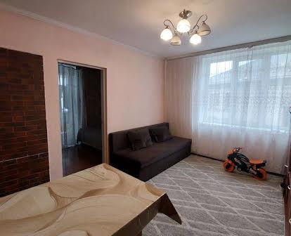 ТЕРМІНОВО продам двокімнатну квартиру по вул.Яровиця
