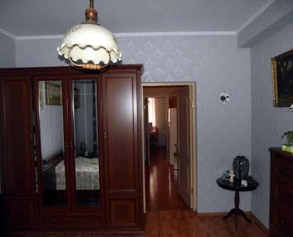 Сдам 2 комнатную квартиру по проспекту Леси Украинки.