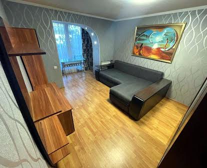 Продам 2 кімнатну квартиру 65 кв.м. + гараж, смт Шкло!