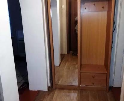 Продається 2-кімнатна квартира в смт Межова Дніпропетровської області.