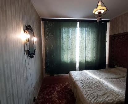 Продам 2 комнатную  по  Салтовскому  шоссе (район ТРК "Украина)