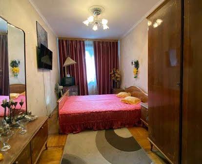 Продам 3-комнатную квартиру с ремонтом возле парка Горького!