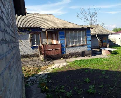 Продається будинок в смт Сахзавод третій від річки