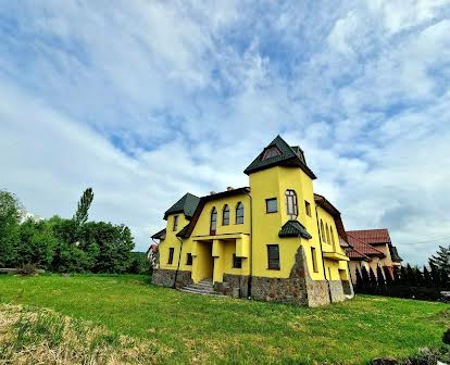 Сучасний будинок з укриттям в хорошому районі Трускавця!