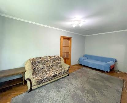 Продам 2-кімнатну квартиру з ремонтом центрі міста