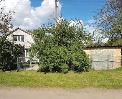 Продаю будинок і земельну ділянку в селі Гребені Обухівського району