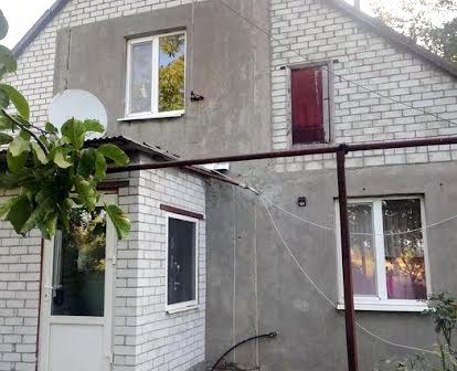 Двоповерховий котеджний будинок у Жданівкі / Магдоліновка