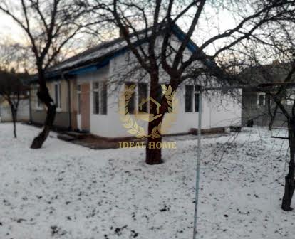 Продам   привабливий будинок у селі Зра́йки
