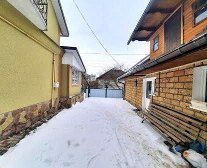 Продаж будинку в Красилові, 5 кімнат, 13 сот землі