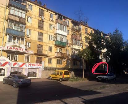 Продається 3-кімнатна квартира по Тесленка