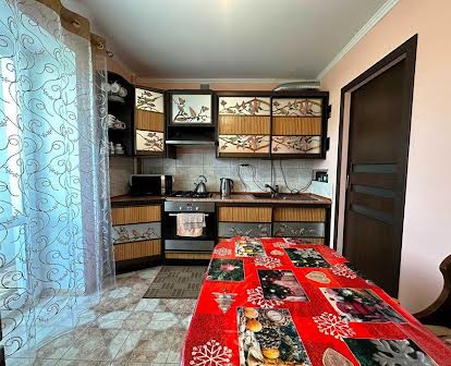 Пропоную 3-кімнатну квартиру з ремонтом у м,Дрогобич по вул.Коновальця