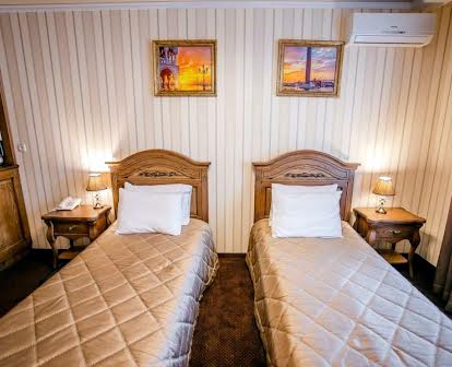 Аристократ отель - уютный номер с раздельными кроватями