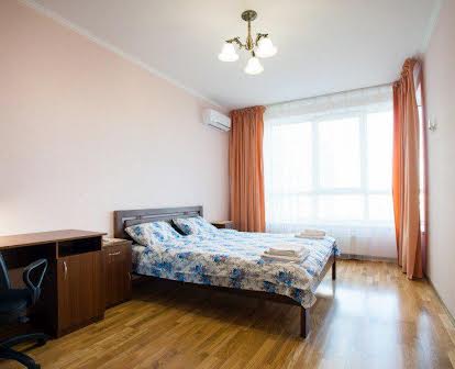 Комфортная двухкомнатная квартира возле метро Славутич