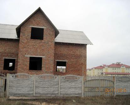 продам недостроенные дом и баню в городе Славутич