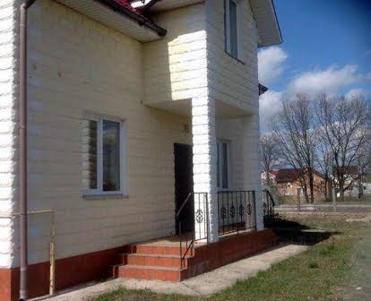 Продам 2-х поверховий будинок в смт Макарів Київська область