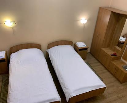 Улучшенный двухместный номер с раздельными кроватями в мини-отеле на Житомирской