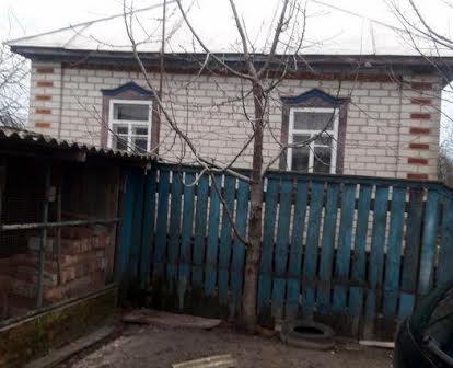 Дом с мебелью и быт.техн. в Коропском р-не Черниговской области