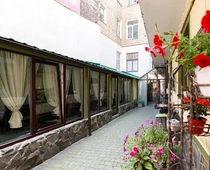 Уютный двухместный гостиничный номер в центре города Львова