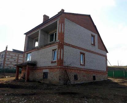 Продам двухэтажный дом в селе Грузское Грузьке 17 км от г Кропивницкий