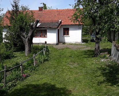Продаж будинку з земельною ділянкою в селі Чижиків біля Львова