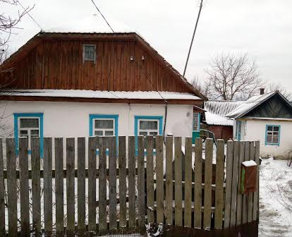Продається деревяний будинок в с. Українка