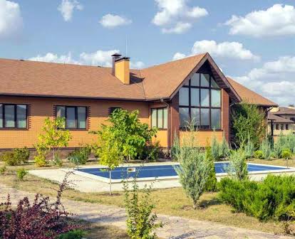 Продам современный одноэтажный дом с бассейном в поселке Элитное