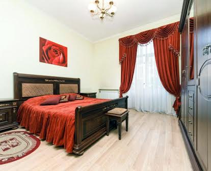 Апартаменты с двумя спальнями на Майдане
