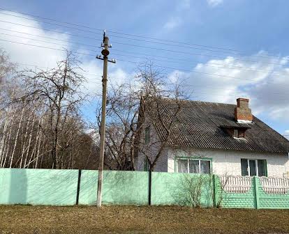 Продається цегляний двоповерховий будинок в с.Мохначі Чернігівського р