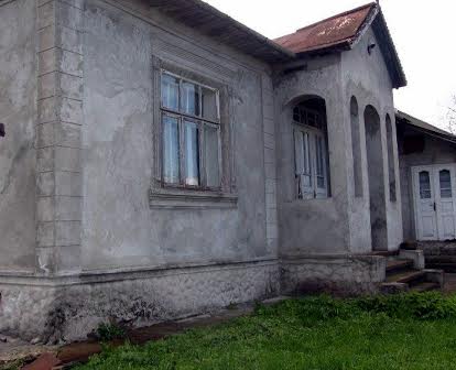 Продам 4 кімнатни будинок 35 км від Чернівців ,село Ржавенці