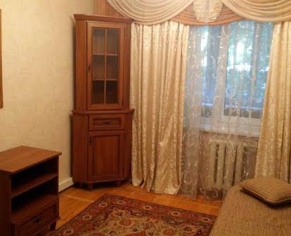 3-кімнатна квартира у тихому центрі Києва