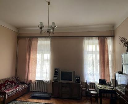Продам 3 кімнатну квартиру в центрі Київа.