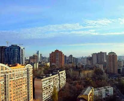 3-кімнантна квартира в центрі Києва за вул. Ділова