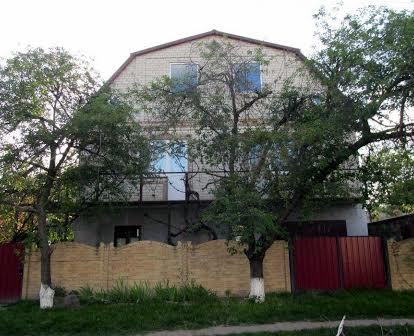Добротний будинок заг.пл.171 кв.м. по вул.Полтавській (р-н 8 школи)