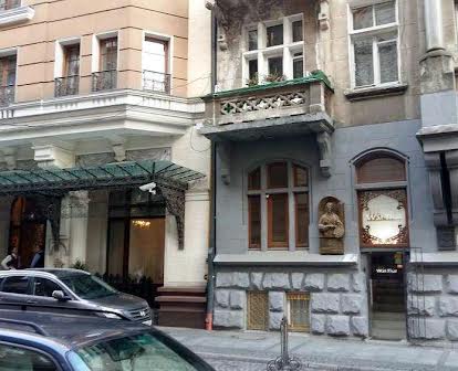 Пропоную на продаж 3 кімнатну квартиру в центрі Львова по вул. Фредра.